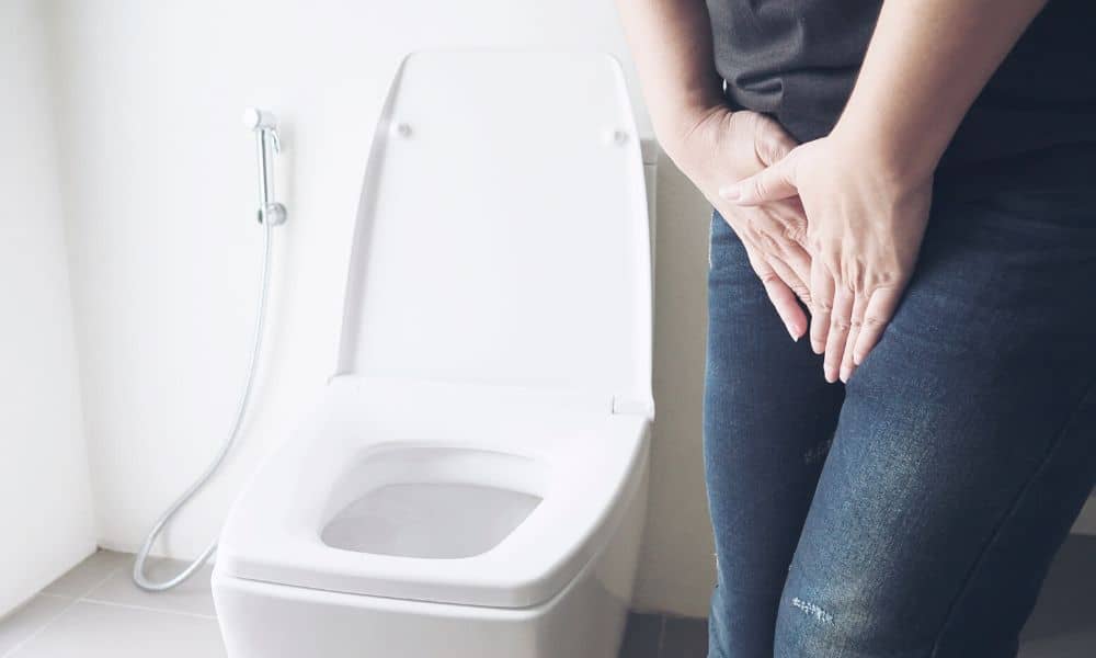 femme souffrant d'infection urinaire